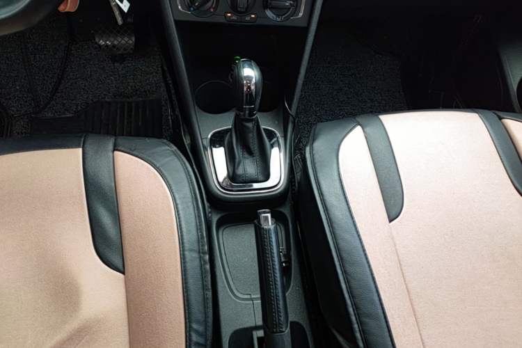 Used Volkswagen Polo 2016 1.6L Automatic Comfort Model Gear Lever