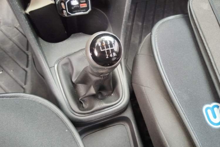 Used Volkswagen Polo 2016 1.4L Manual Fashion Model Gear Lever
