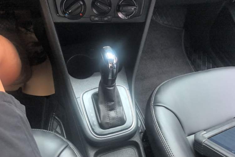Used Volkswagen Polo 2016 1.4L Automatic Trendy Model Gear Lever