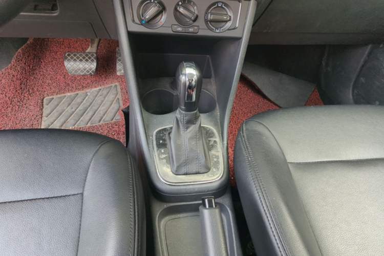 Used Volkswagen Polo 2016 1.4L Automatic Trendy Model Gear Lever
