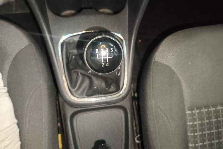 Used Volkswagen Polo 2016 1.6L Manual Comfort Model Gear Lever