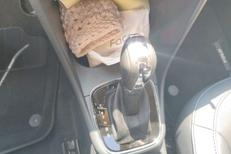Used Volkswagen Polo 2016 1.6L Automatic Luxury Model Gear Lever
