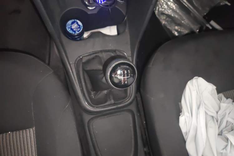 Used Volkswagen Polo 2016 1.4L Manual Fashion Model Gear Lever