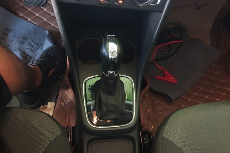 Used Volkswagen Polo 2016 1.6L Automatic Comfort Model Gear Lever