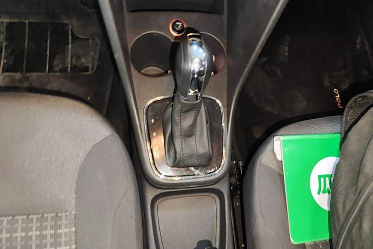 Used Volkswagen Polo 2016 1.6L Automatic Comfort Model Gear Lever