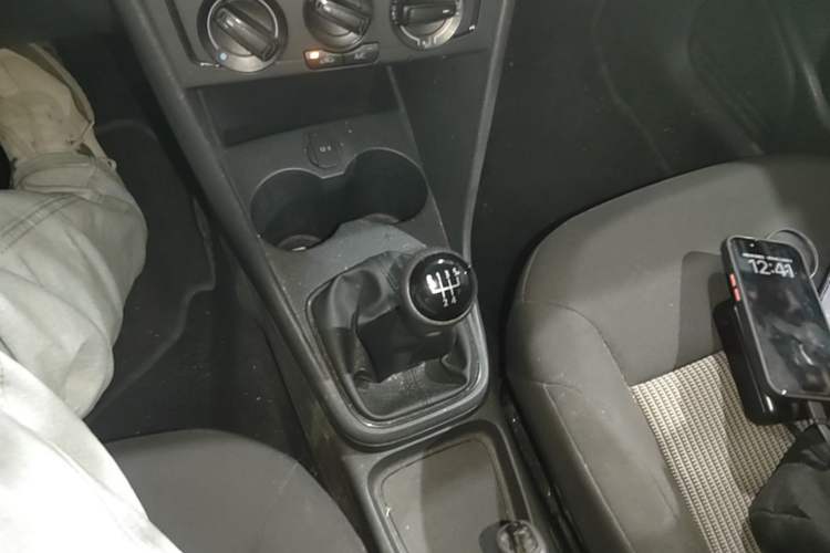 Used Volkswagen Polo 2016 1.4L Manual Fashion Model Gear Lever