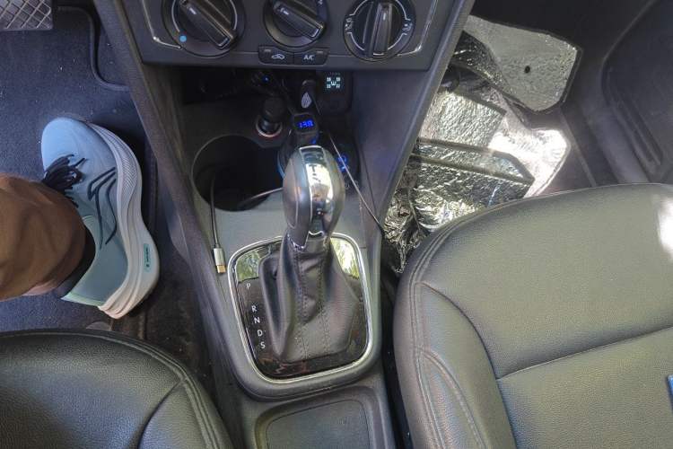 Used Volkswagen Polo 2016 1.6L Automatic Comfort Model Gear Lever