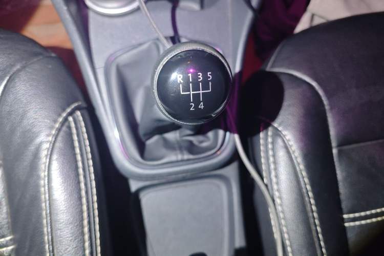 Used Volkswagen Polo 2016 1.4L Manual Fashion Model Gear Lever