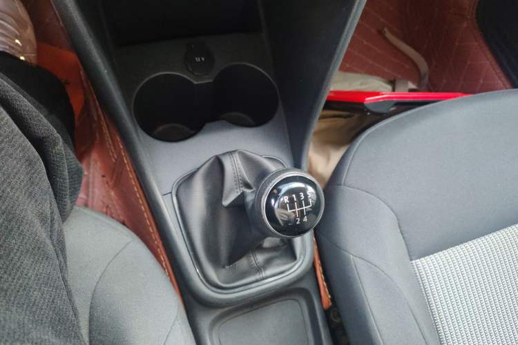Used Volkswagen Polo 2016 1.4L Manual Fashion Model Gear Lever