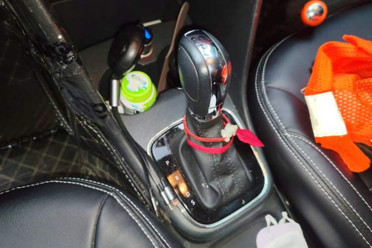 Used Volkswagen Polo 2016 1.6L Automatic Comfort Model Gear Lever