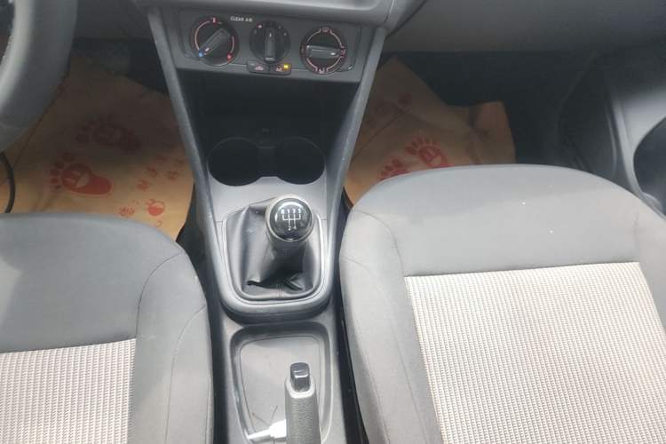 Used Volkswagen Polo 2016 1.4L Manual Fashion Model Gear Lever