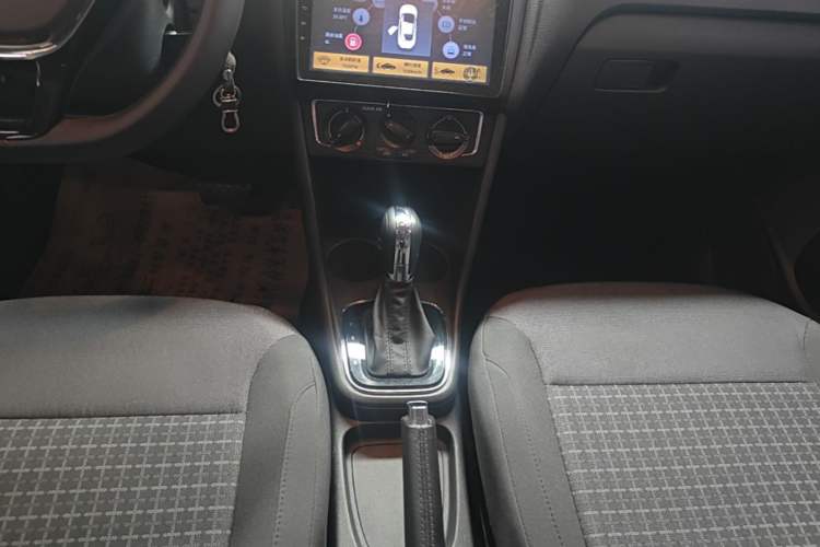 Used Volkswagen Polo 2016 1.6L Automatic Comfort Model Gear Lever