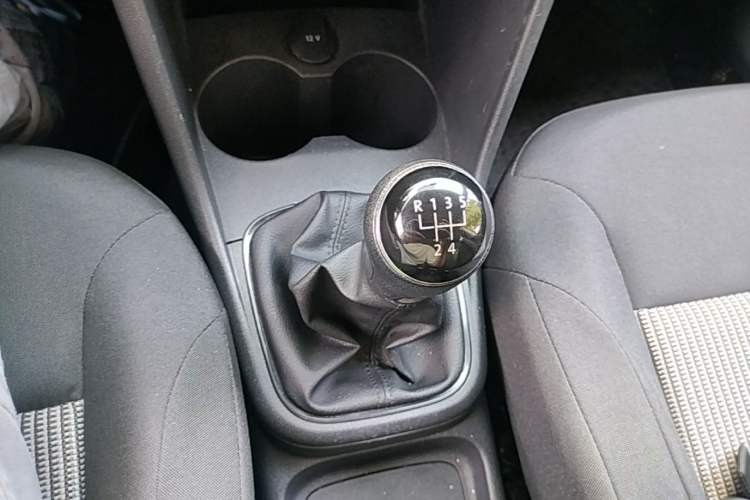 Used Volkswagen Polo 2016 1.4L Manual Fashion Model Gear Lever