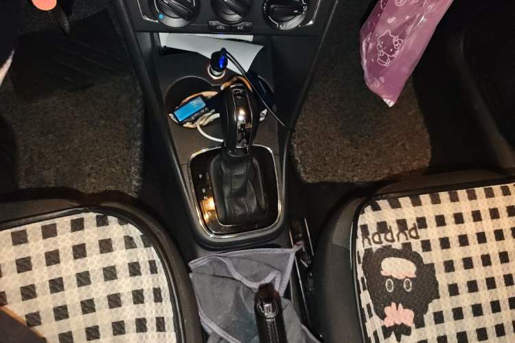 Used Volkswagen Polo 2016 1.6L Automatic Comfort Model Gear Lever