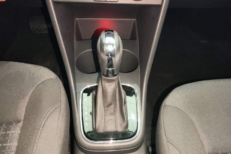 Used Volkswagen Polo 2016 1.6L Automatic Comfort Model Gear Lever