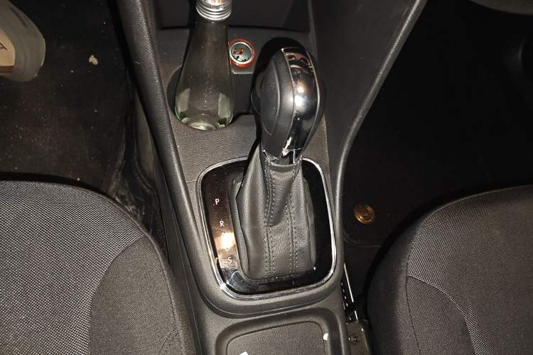 Used Volkswagen Polo 2016 1.6L Automatic Comfort Model Gear Lever