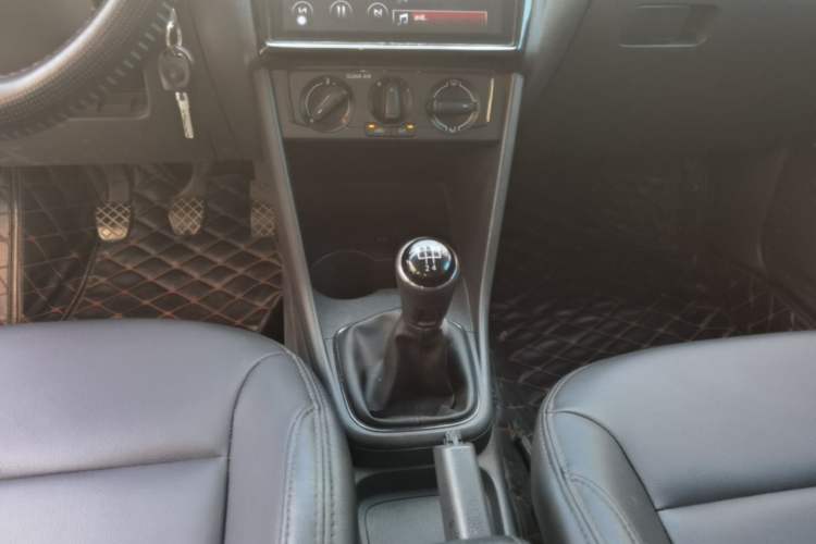 Used Volkswagen Polo 2016 1.4L Manual Fashion Model Gear Lever