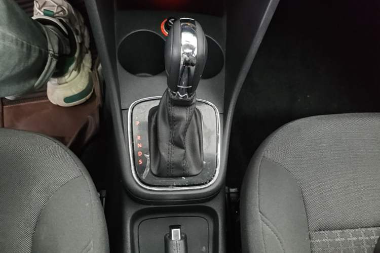 Used Volkswagen Polo 2016 1.6L Automatic Comfort Model Gear Lever