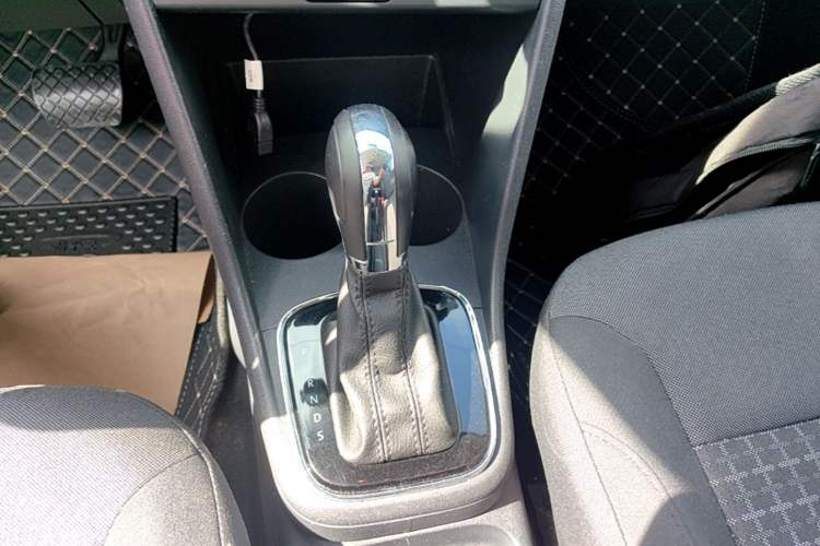 Used Volkswagen Polo 2016 1.6L Automatic Comfort Model Gear Lever