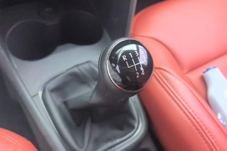 Used Volkswagen Polo 2016 1.4L Manual Fashion Model Gear Lever