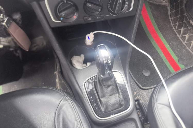 Used Volkswagen Polo 2016 1.6L Automatic Comfort Model Gear Lever