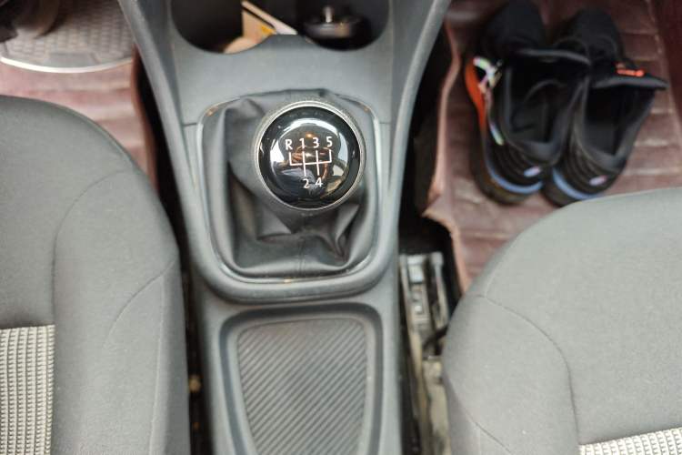 Used Volkswagen Polo 2016 1.4L Manual Fashion Model Gear Lever