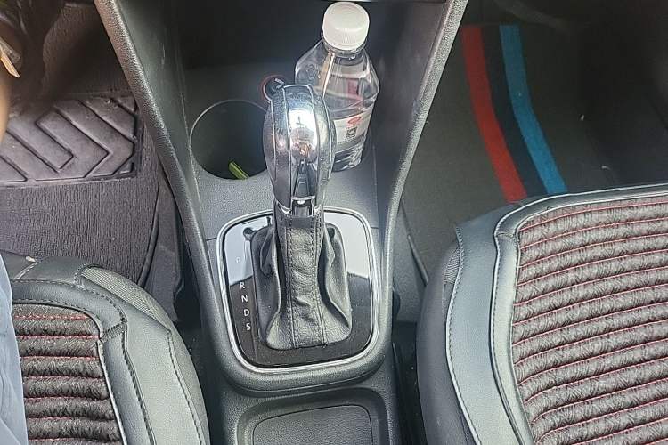 Used Volkswagen Polo 2016 1.6L Automatic Comfort Model Gear Lever
