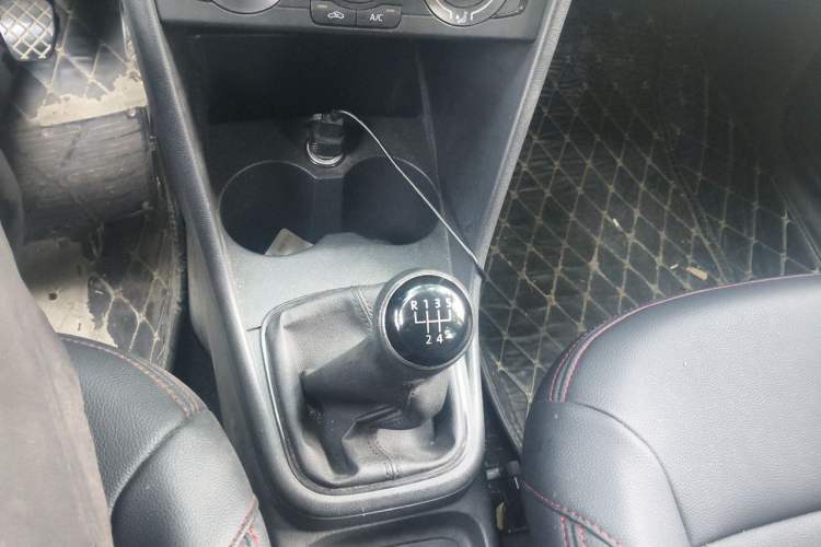 Used Volkswagen Polo 2016 1.4L Manual Fashion Model Gear Lever
