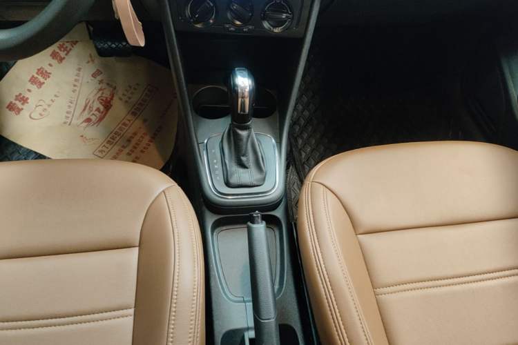 Used Volkswagen Polo 2016 1.4L Automatic Trendy Model Gear Lever