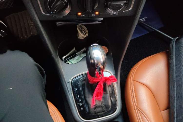 Used Volkswagen Polo 2016 1.6L Automatic Comfort Model Gear Lever
