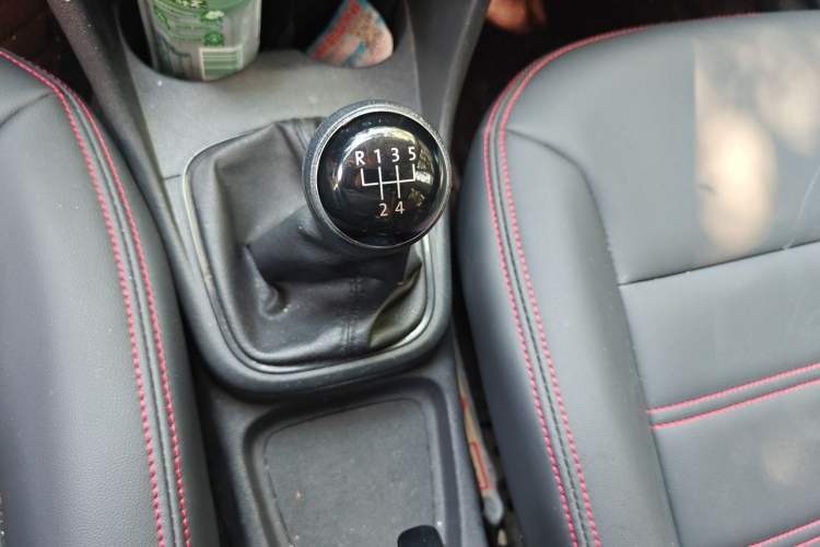 Used Volkswagen Polo 2016 1.4L Manual Fashion Model Gear Lever
