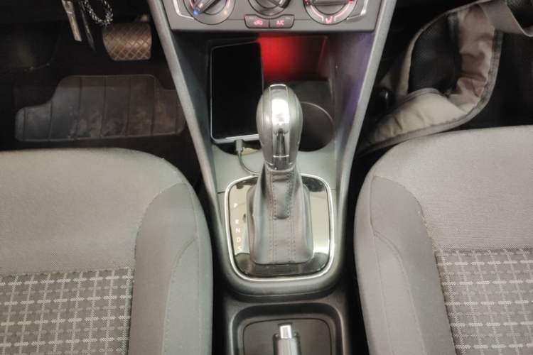 Used Volkswagen Polo 2016 1.6L Automatic Comfort Model Gear Lever