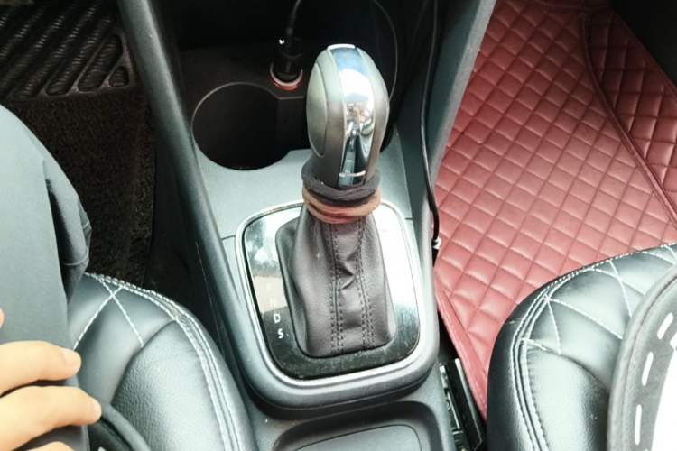 Used Volkswagen Polo 2016 1.6L Automatic Comfort Model Gear Lever
