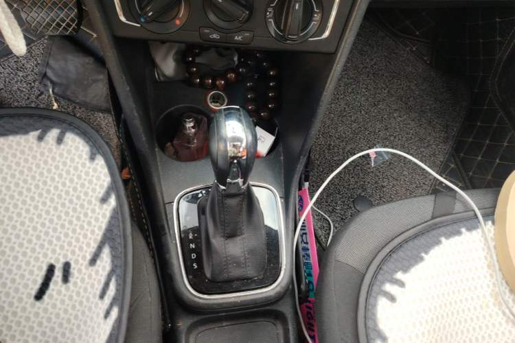 Used Volkswagen Polo 2016 1.6L Automatic Comfort Model Gear Lever
