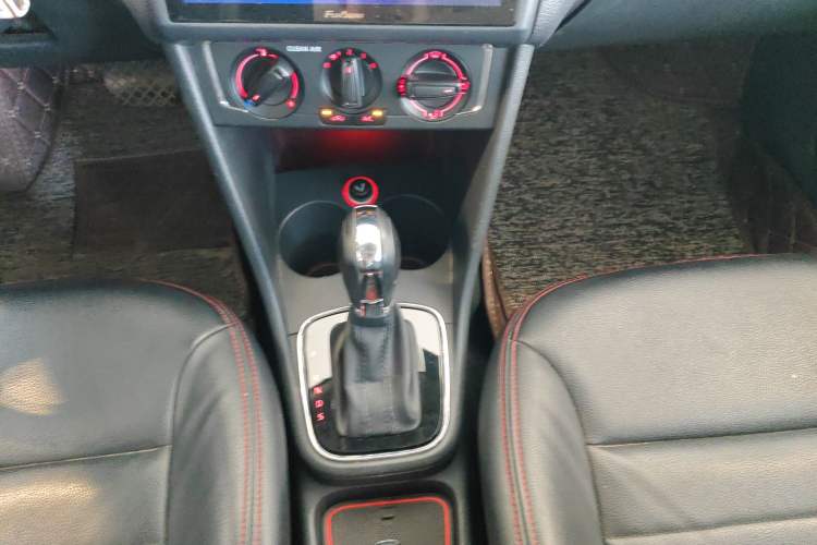 Used Volkswagen Polo 2016 1.6L Automatic Comfort Model Gear Lever