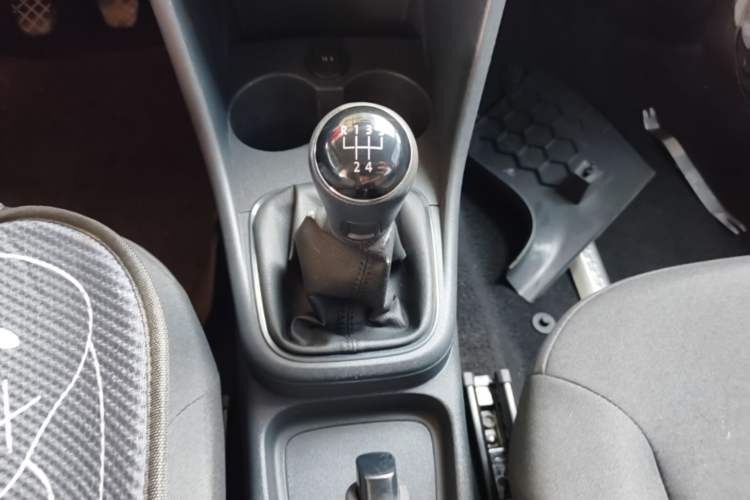 Used Volkswagen Polo 2016 1.4L Manual Fashion Model Gear Lever