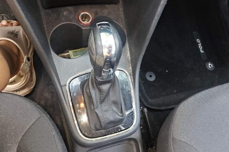 Used Volkswagen Polo 2016 1.6L Automatic Comfort Model Gear Lever