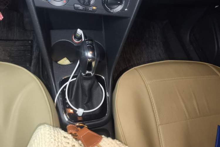 Used Volkswagen Polo 2016 1.6L Automatic Comfort Model Gear Lever