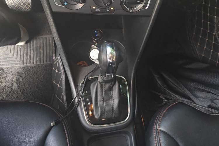 Used Volkswagen Polo 2016 1.6L Automatic Comfort Model Gear Lever