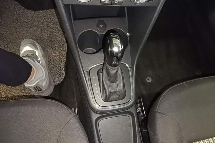 Used Volkswagen Polo 2016 1.4L Automatic Trendy Model Gear Lever