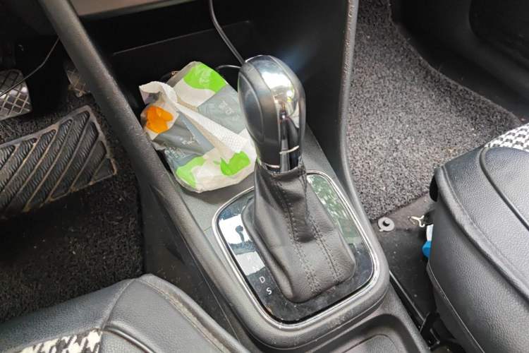 Used Volkswagen Polo 2016 1.6L Automatic Comfort Model Gear Lever