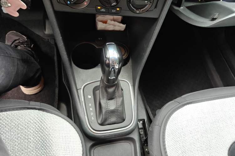 Used Volkswagen Polo 2016 1.4L Automatic Trendy Model Gear Lever