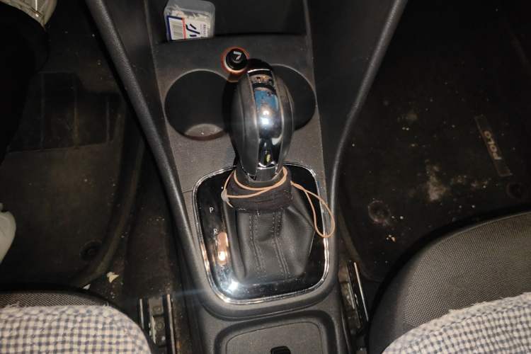 Used Volkswagen Polo 2016 1.6L Automatic Comfort Model Gear Lever