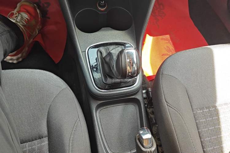 Used Volkswagen Polo 2016 1.6L Automatic Comfort Model Gear Lever