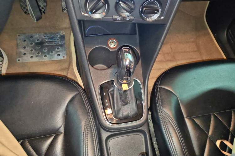 Used Volkswagen Polo 2016 1.6L Automatic Comfort Model Gear Lever