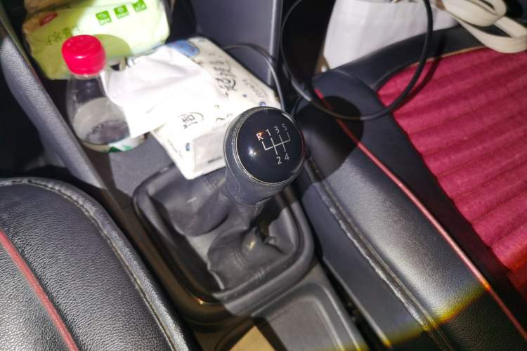Used Volkswagen Polo 2016 1.4L Manual Fashion Model Gear Lever