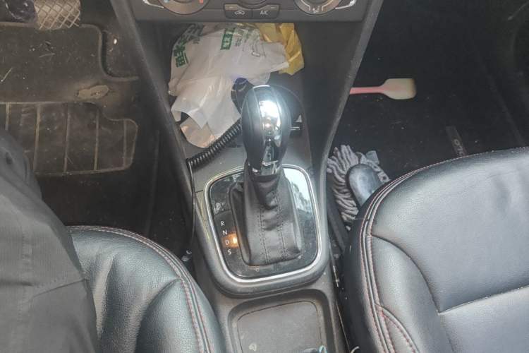 Used Volkswagen Polo 2016 1.6L Automatic Comfort Model Gear Lever