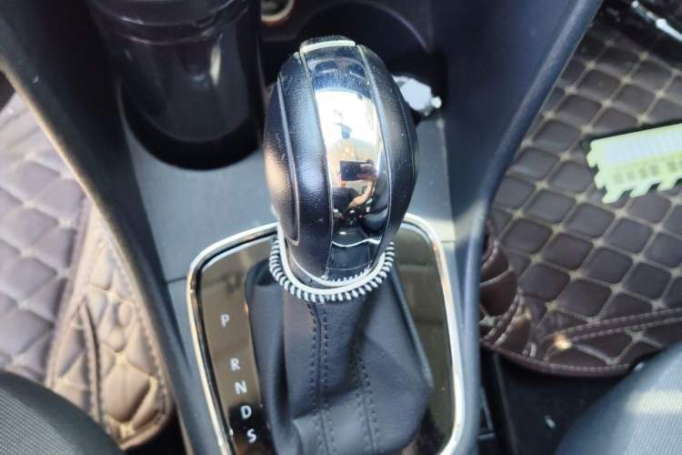 Used Volkswagen Polo 2016 1.6L Automatic Comfort Model Gear Lever