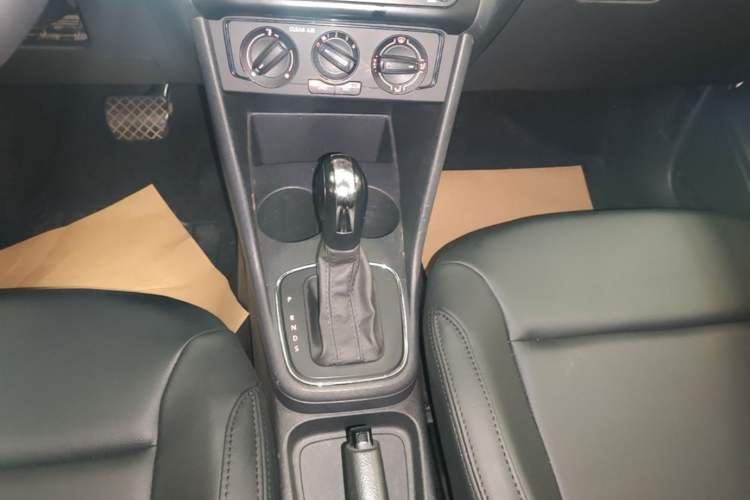 Used Volkswagen Polo 2016 1.4L Automatic Trendy Model Gear Lever