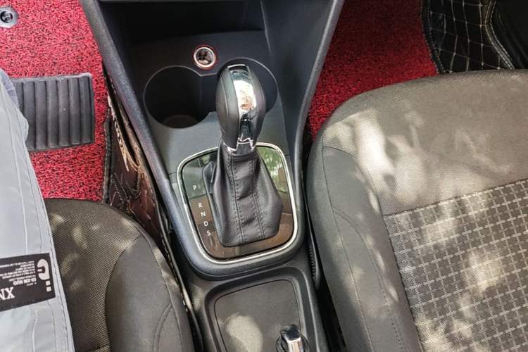 Used Volkswagen Polo 2016 1.6L Automatic Comfort Model Gear Lever